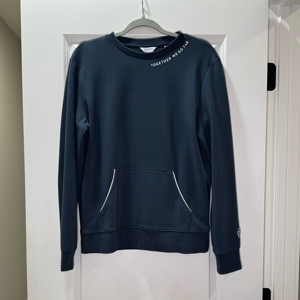 Peloton Elevate Sweatshirt Women Size Medium Blue Logo Pockets Sweatshirt